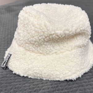 Garage Cream Fleece Bucket Hat